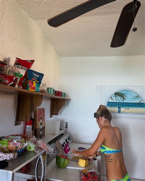 Halli Smith | Mexico🌟🥭 | Instagram