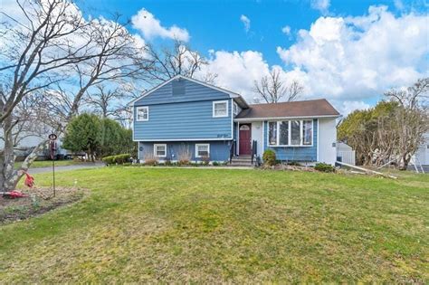 44 Renee Ln, Bardonia, NY 10954 | MLS# ONEH6293967 | Homes.com