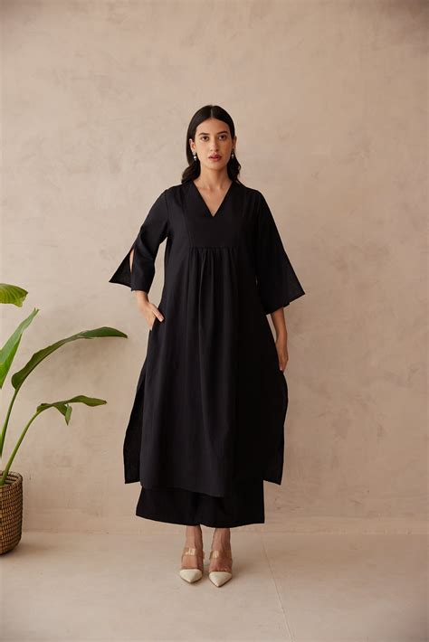Onyx Black Solid Kurta with Palazzo – Sand blocks