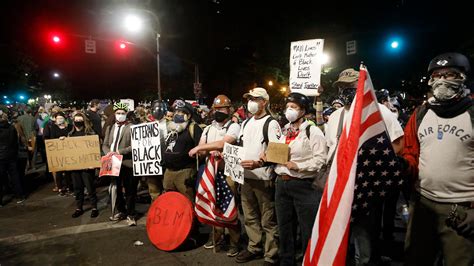 A ‘Wall of Vets’ Joins the Front Lines of Portland Protests - The New ...