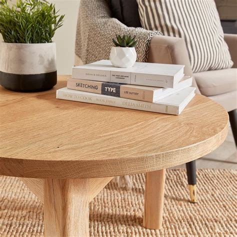 Round Coffee Table Oak: Elegant Rustic Style for Modern Living Rooms