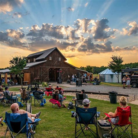 Codys Meet-and-Greet at Christmas Extravaganza Saturday Sip n Shop at ...