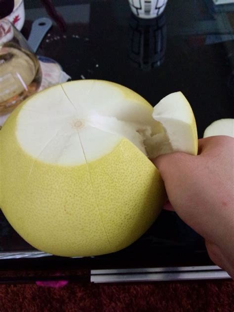 剥柚子的做法_【图解】剥柚子怎么做好吃_大道小食_家常做法大全_豆果美食
