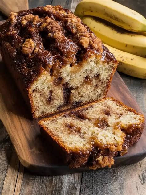 Irresistible Cinnamon Crunch Banana Bread for Comforting Mornings