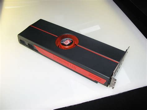 Cebit: XFX toont overgeklokte HD 5970 Eyefinity 6 - Tweakers