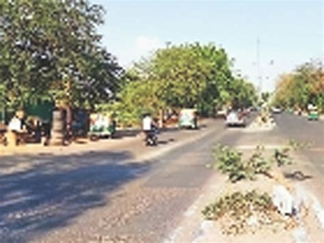 The highway from Sanandana Shantipura to Sarkhej Chowkdi is in disrepair