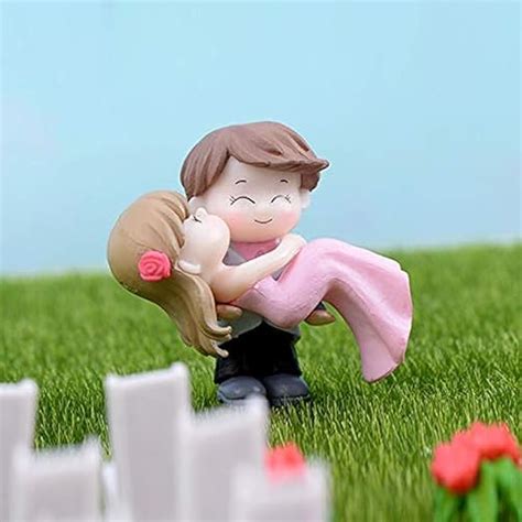 Chocozone Couple Hug Resin Showpiece Couple Miniatures Valentine Gifts ...