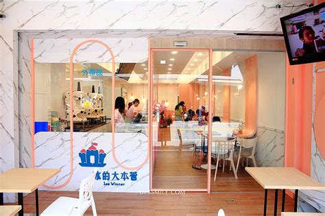 实探蜜雪冰城首家集合店：除奶茶外，还卖瓜子、炸串 | CBNData