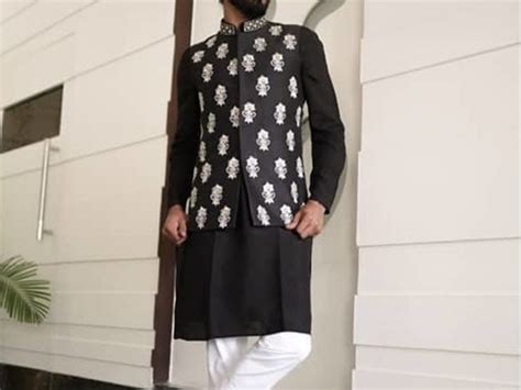 The Right Footwear for Kurta Pajama? Check These Options Now!