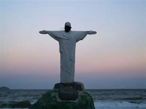 Angel in mask - In fight against Coronavirus, statues around the world ...