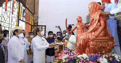 Coronavirus: Uddhav Thackeray says face mask only shield in fight ...