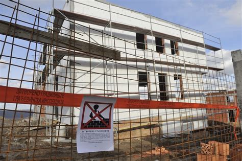 Novosti.rs | Galerija | POSLE DVE GODINE SRUŠENI NELEGALNI OBJEKTI NA ...