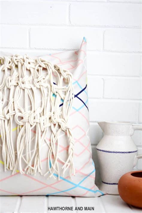 12-Inch Macrame Pillow Tutorial 的图像结果