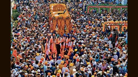 Pakistan’s ETPB awards Baba Guru Nanak scholarships to 100 Sikh, Hindu ...