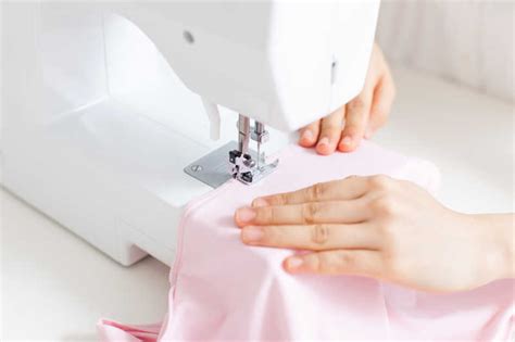 缝纫机做衣服,缝纫衣服,缝纫机缝纫机_大山谷图库