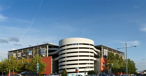 Riesen-Ansturm: Mode-Discounter PRIMARK eröffnet Filiale im ...