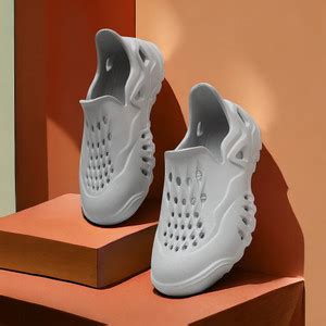 FEEL TIME Men Flip Flops - Buy FEEL TIME Men Flip Flops Online at Best ...