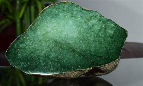 Jade Stone Meaning: Properties, Benefits & How To Work With It
