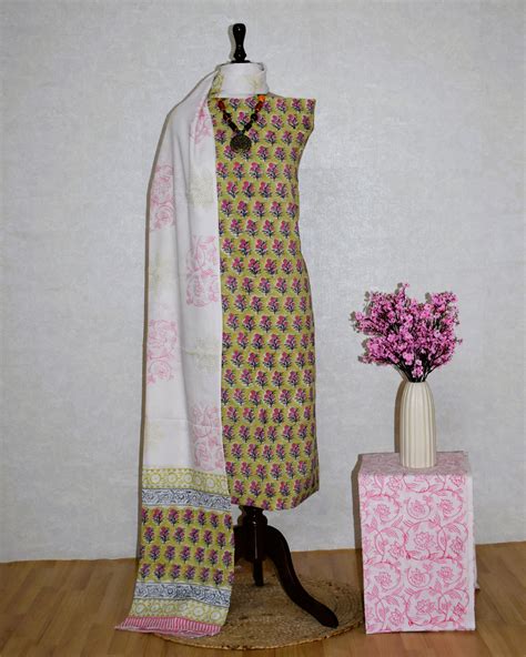 Small Floral Buti Hand Block Printed Cotton Suit With Malmal Dupatta ...