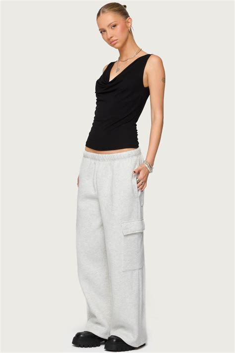 Petite Wide Leg Cargo Sweatpants – edikted