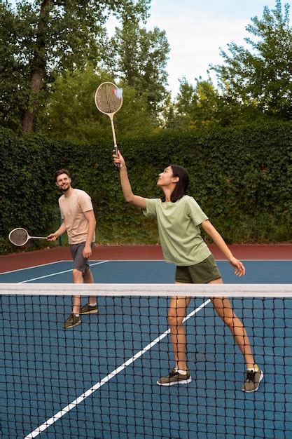 People Playing Badminton 的图像结果