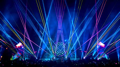 Lasers Enhance Fans Experiences With Aerial Effects at Coldplay's ...