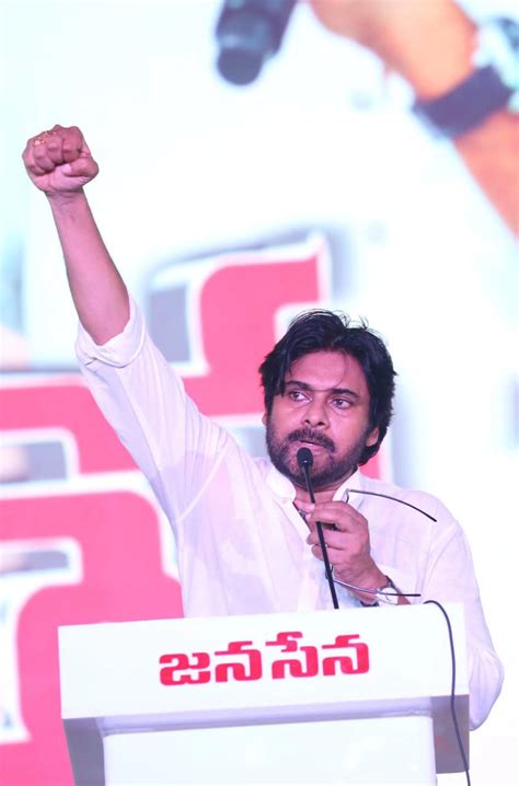 Sena tho Senani : సేనతో సేనాని.. వైజాగ్ జనసేన భారీ బహిరంగ సభ.. ఫొటోలు..