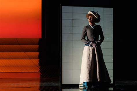What is the Story of Madam Butterfly? Plot & More | ENO