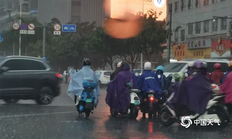 南宁上班高峰倾盆大雨-广西高清图片-中国天气网