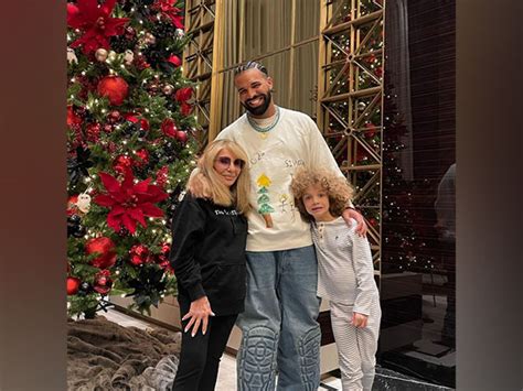 Drake shares adorable picture with his mom, son