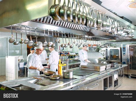 Cooks Kitchen 的图像结果