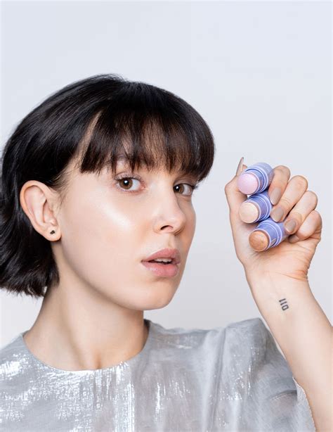 Buy Florence by Mills Self Reflecting Highlighter Stick Online