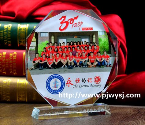 毕业适合什么礼物最新素材