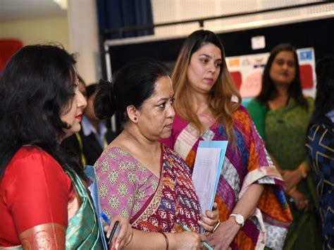 Model and Poster making competition Marketing Mix: A Root to Marketing ...