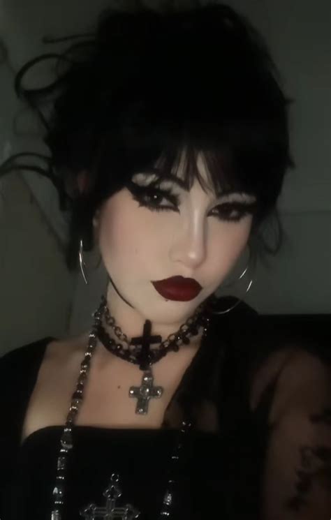 Romantic Goth Makeup | Dark makeup looks, Goth makeup tutorial, Goth ...