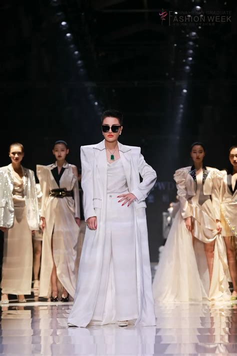 2021时尚深圳丨罗拉密码：即是时尚女王，也是慈善先锋