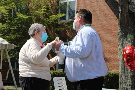 Volunteering at a Nursing Home - Rockingham County Senior Living