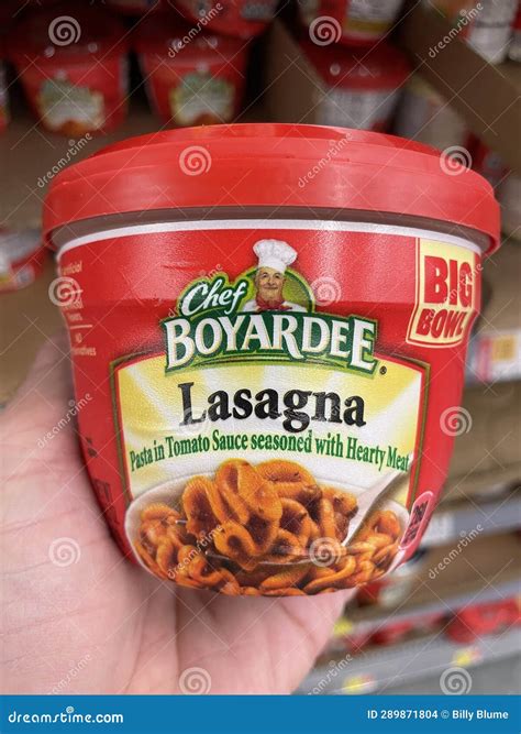 Walmart Grocery Store Interior Chef Boyardee Lasagna Cup Editorial ...
