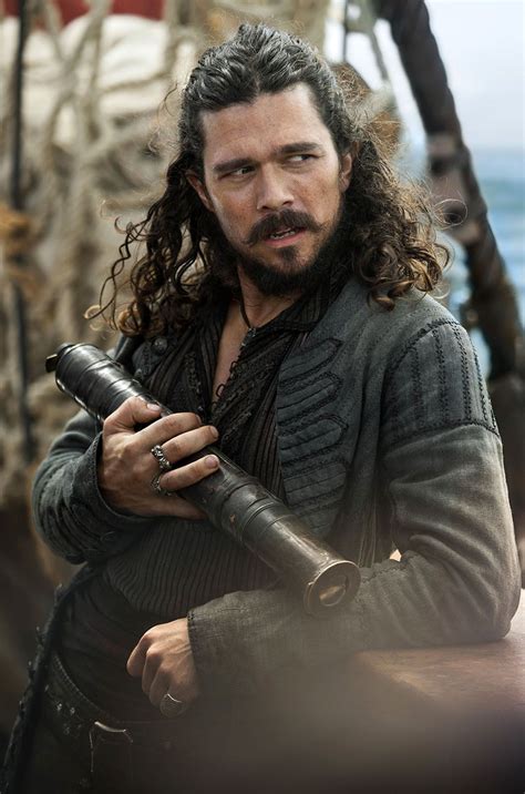 Black Sails Season 3 Showrunners on Pirate Series | Collider