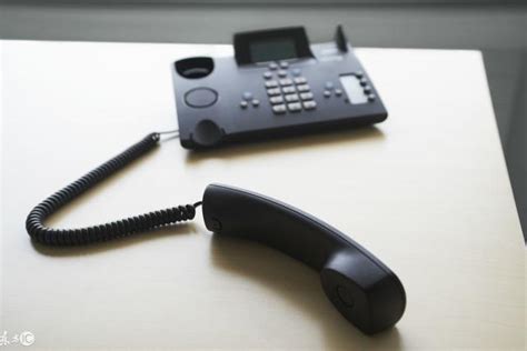 世界上第一部移动电话诞生于1985年，当时叫做肩背电话__财经头条
