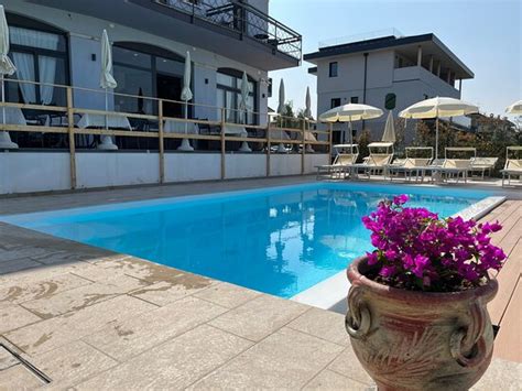 HOTEL RENATA (Lazise, Lake Garda) - Hotel Reviews, Photos, Rate ...