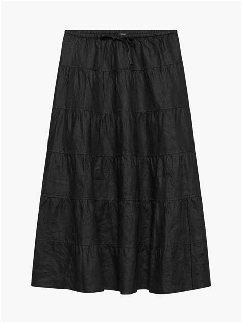 How to wear black in the summer—7 easy monochrome outfits to recreate ...