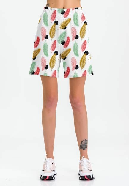 Feather patterned white shorts | Premium PSD