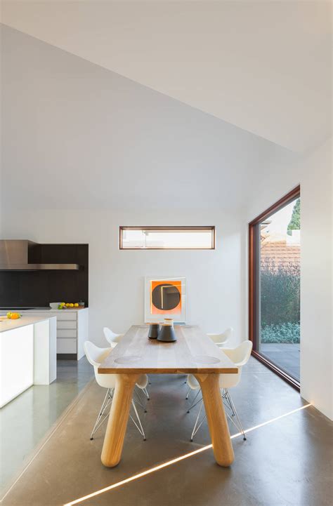 Dining Tables: Which Shape is Best For Your Home?