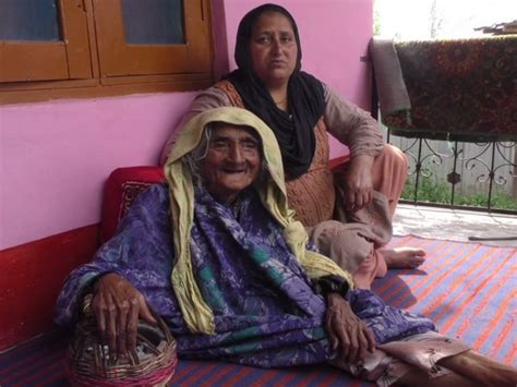 124-yr-old woman from J-K's Baramulla receives first dose of COVID-19 ...