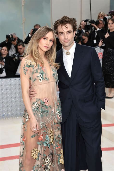 Suki Waterhouse and Robert Pattinson – Met Gala 2023 • CelebMafia