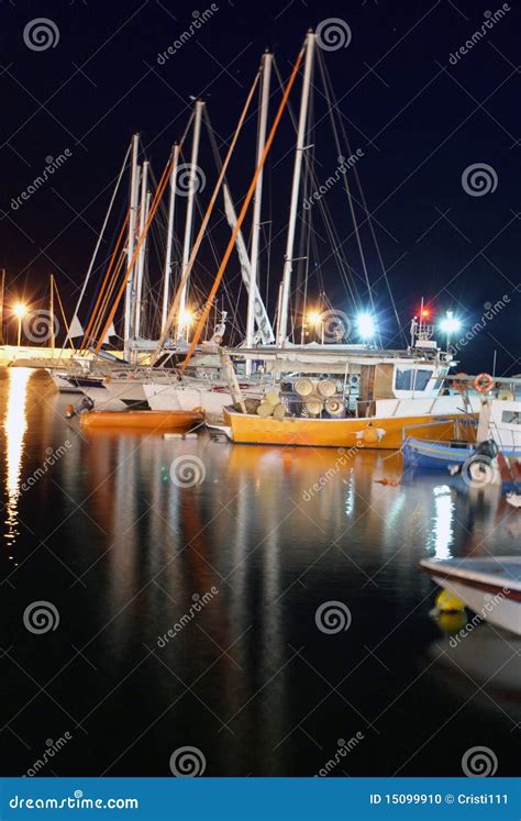 小船晚上 库存照片. 图片 包括有 é , å° æµ·æ¹¾, å·¡èˆª, æ¾³æ, ç ¯, å²¸çš„ - 15099910