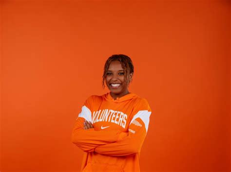 COM Aquatics diver Isabel Baley named nation's No. 1 diving recruit ...