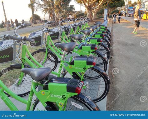 Santa Monica Breeze Bikes editorial image. Image of rack - 64378295