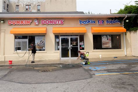 Dunkin' Donuts worker is accused of refusing to serve NYPD cops